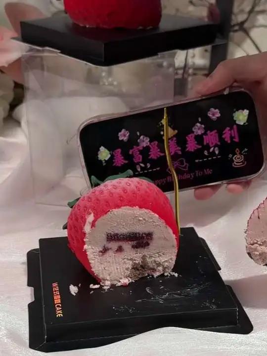 天的快乐是草莓蛋糕给的#草莓蛋糕蛋糕下午茶甜品甜品治愈一切