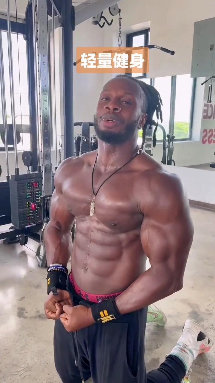 跟乌利塞斯(Ulisses Jr)打造3D胸大肌!健身 肌肉 减脂 运动