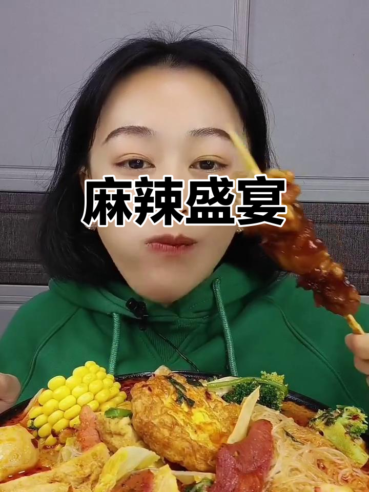 麻辣烫里蒜泥麻酱超赞,荷包蛋串串让人停不下来!