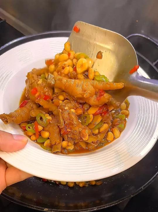 好吃到飞起的黄豆烧鸡爪