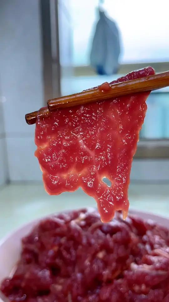 牛肉怎么腌制才嫩?教你正确做法,腌好的牛肉鲜嫩爽滑!