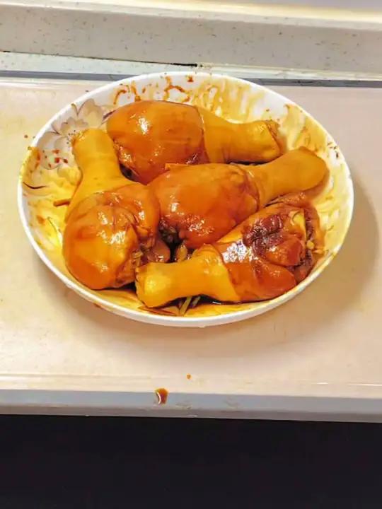 盐焗鸡腿，鲜香滑嫩，大小朋友都爱吃