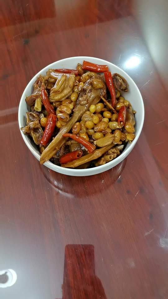 安徽特色菜咸鸭烀黄豆，地道家乡味