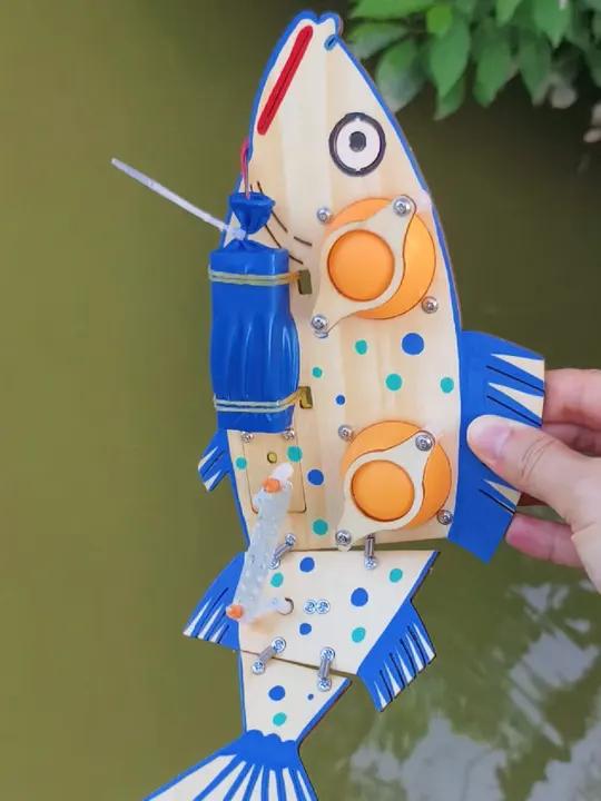 机械仿生鱼,太酷啦,装好真的可以在水里游,孩子成就感爆棚。益智玩具 科技小制作 亲子手工 