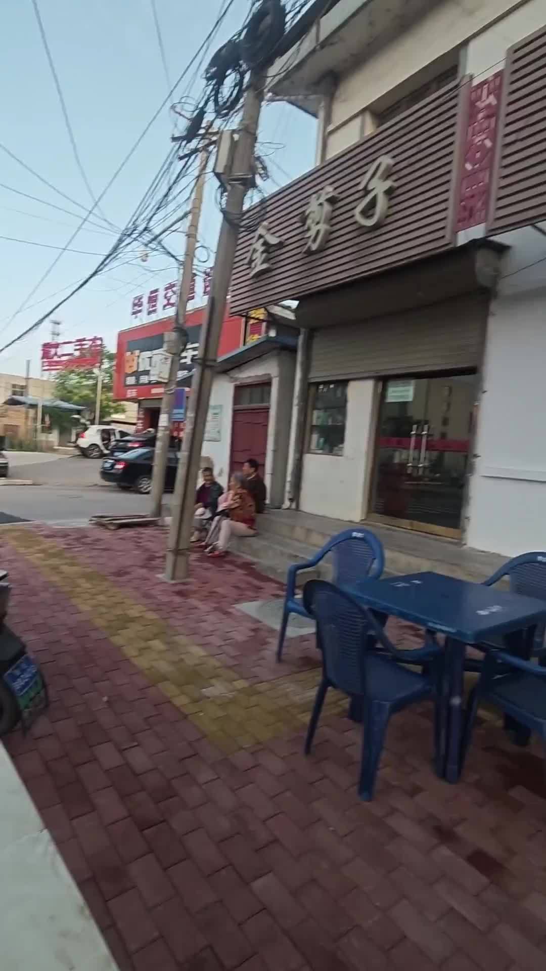 羲皇大道中路石头川菜馆,鱼香肉丝四人餐超绝!湘试小炒黄牛肉等四菜,原价152砍至98,送汽