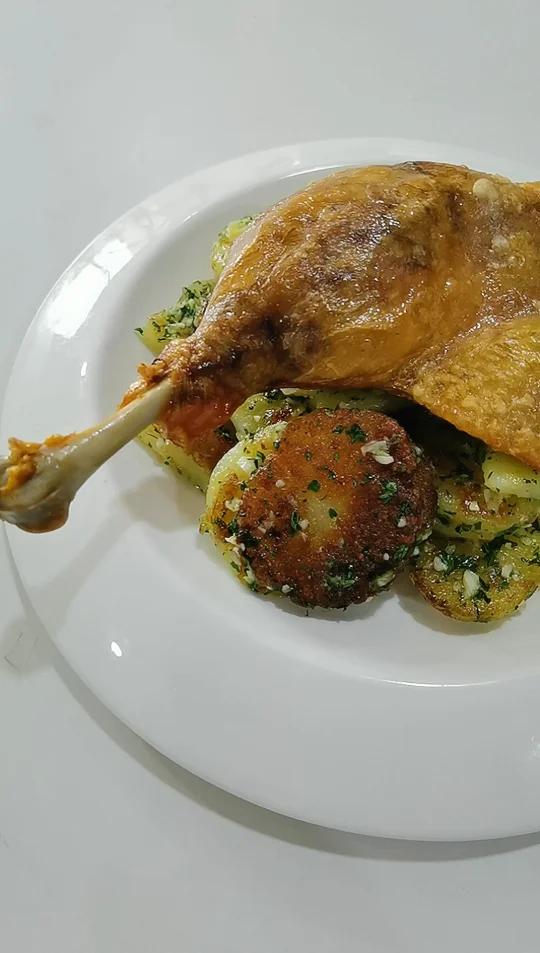 超越薯角的鸭油炒土豆!配上咸香酥烂的油封鸭腿,15分钟做大餐! 宝搜Confee南法食品g