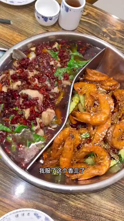 老一辈重庆老火锅，好吃分量足！牛油涮菜很美味！