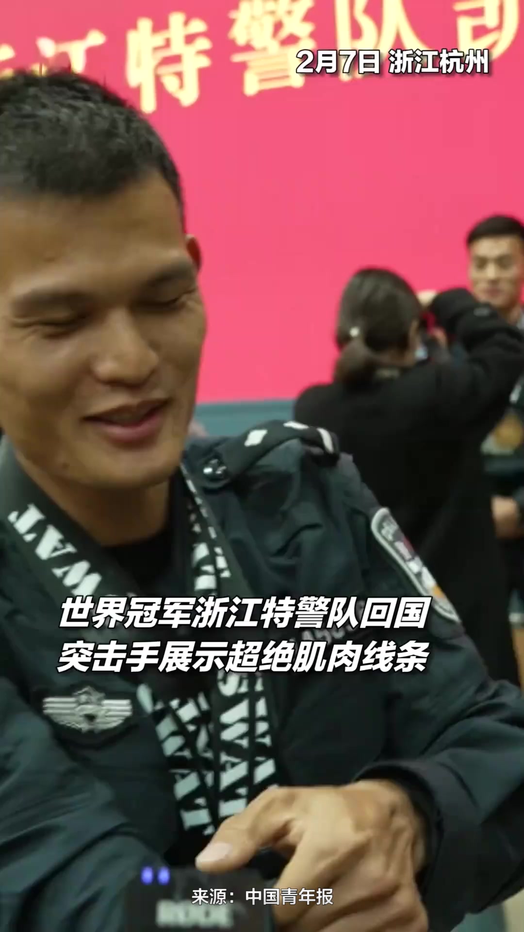 世界冠军特警突击手展示手臂肌肉线条,一个字:绝!