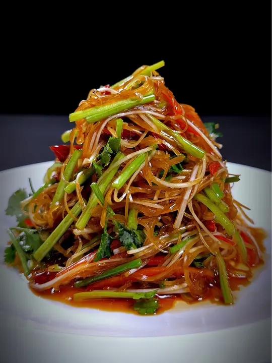 这是我以前开早餐店卖的特别火的一道小凉菜,今天分享给大家