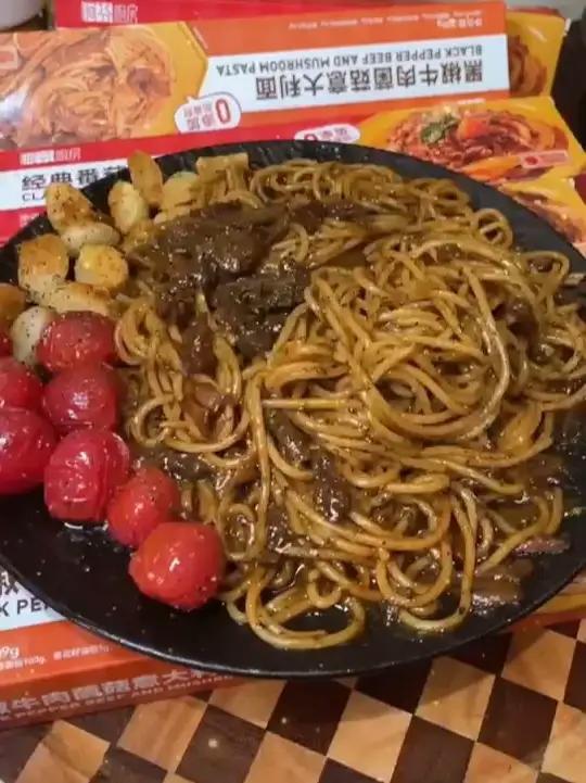 一到周末,我家三个儿子就吵着要吃黑椒牛肉意面,我都不带他们去外面吃,自己在家做,经济实惠还