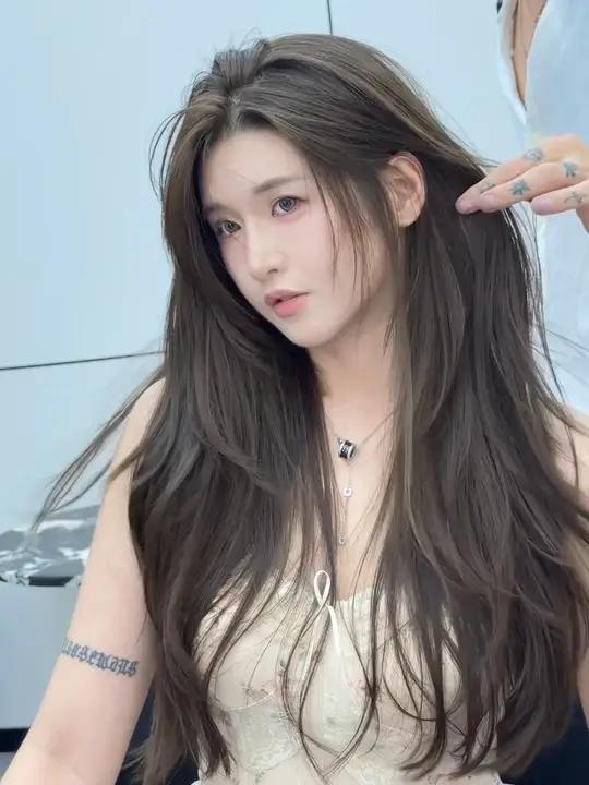 方圆脸 圆脸 菱形脸 最适合的长发发型被我剪出来了!氛围感高层次修容刘海松弛感!发型改变脸