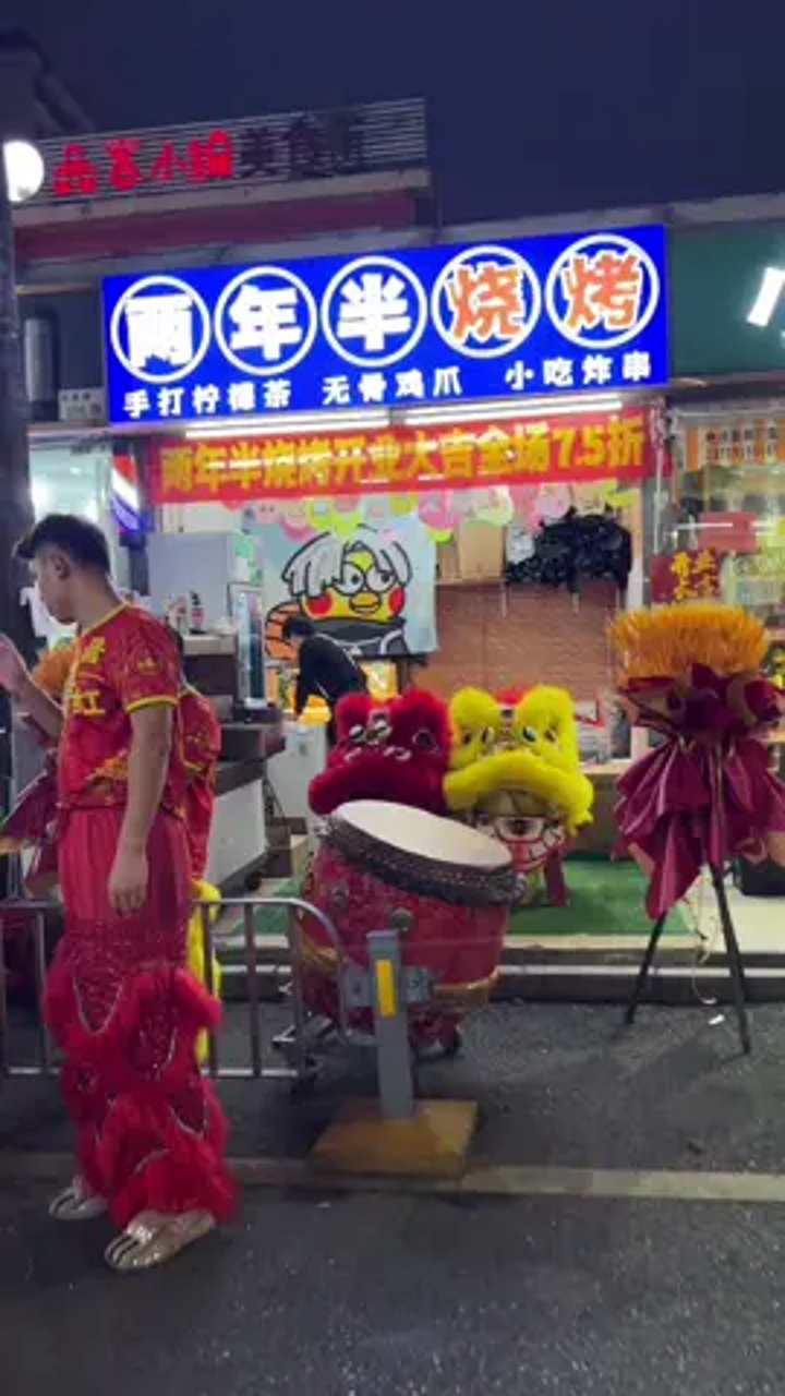 在深圳民治地铁站,高德搜两年半烧烤,来真实我