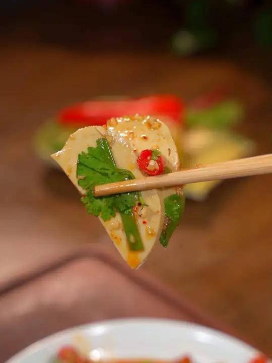 素鸡这样简单的拌一拌,简直比肉还好吃!家常菜 凉拌素鸡