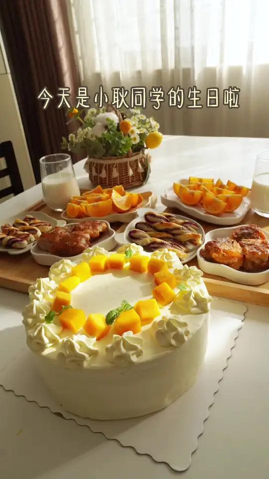 今天是小耿同学19岁生日了,希望他快快乐乐的 生日快乐 2023年的第一个蛋糕