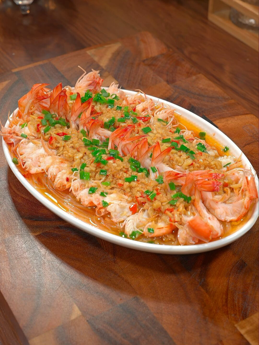 酒店里桌桌必点的蒜蓉粉丝开背虾,做法简单