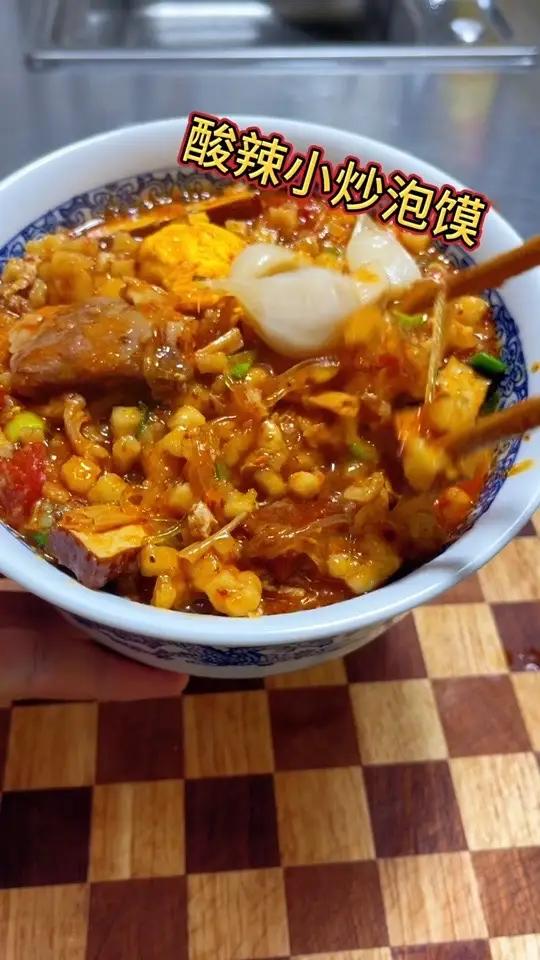 不用来我们陕西,就可以吃到正宗的牛羊肉泡馍,太美了