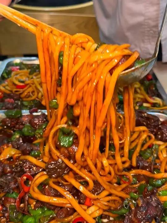 不开玩笑!蚌埠这一口辣子鸡手擀面没有对手 香迷糊了～