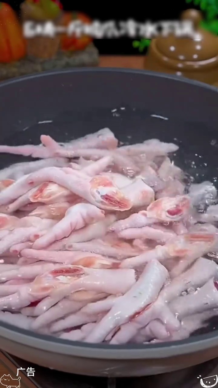 酸酸辣辣的 柠檬鸡爪在家做就是这么简单,想吃多少做多少,再也不用担心吃不过瘾了 美食 酸辣