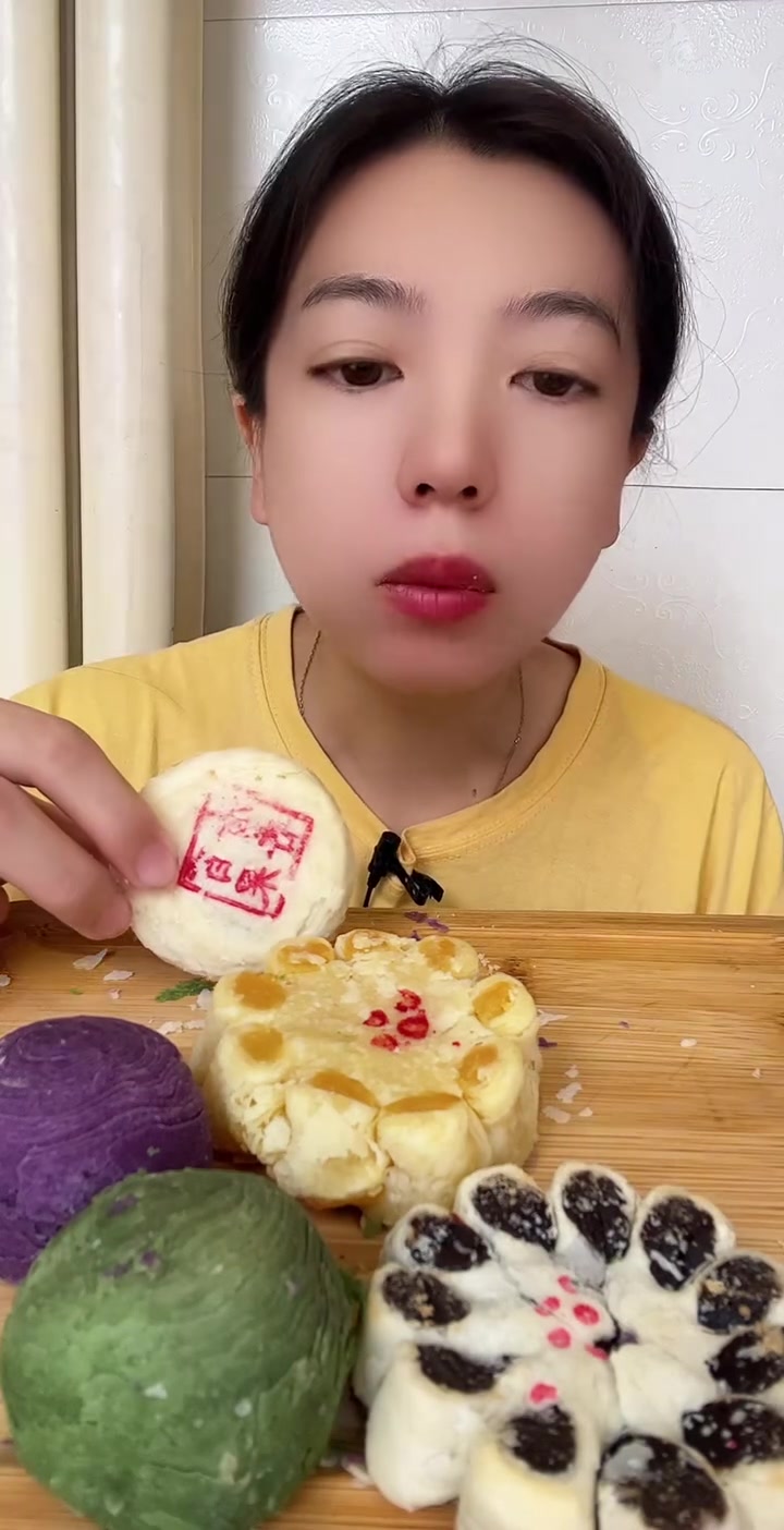 老北京糕点,三禾稻香村和百年义利的菊花酥