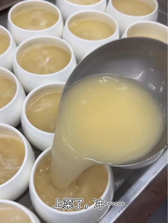 好了,今天给你们看下厨房里我最不喜欢的工作之一:浓汤鸡煲翅 美食美食制作分享海产干货手工美
