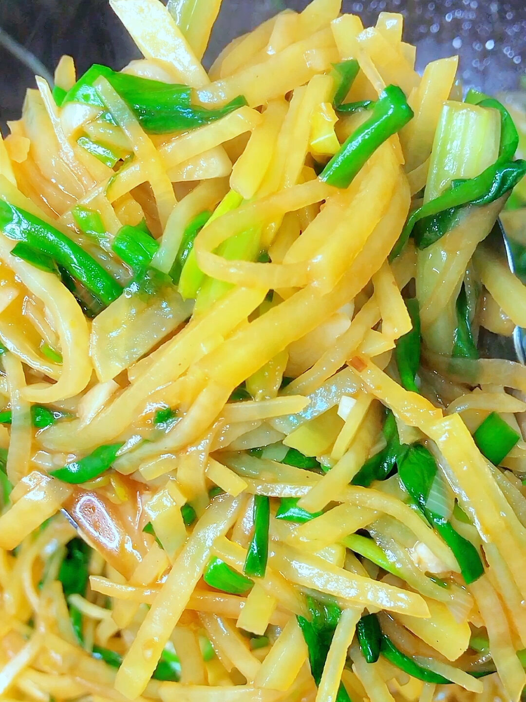土豆丝炒韭菜家常菜