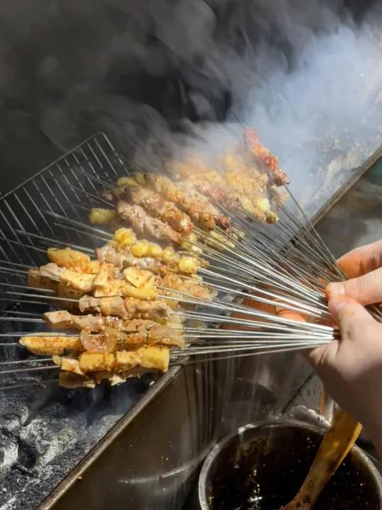 来武汉就为吃这一口肉筋卷饼!