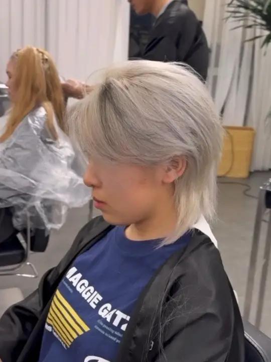 开学前的必备发型白色狼尾鲻鱼头