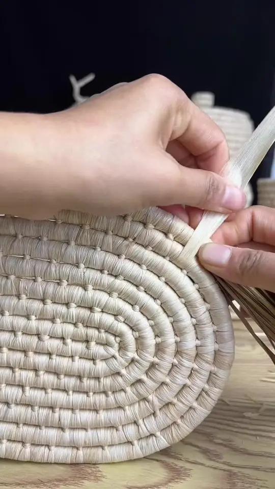 再次利用的玉米皮编个大坐垫,玉米皮手工非遗传承非物质文化遗产上热门