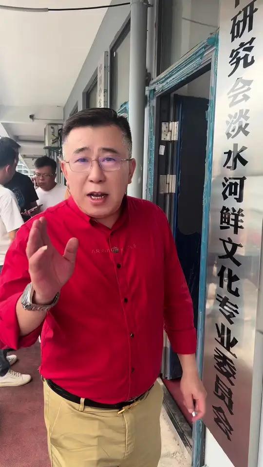 如何让餐饮走出低谷?餐饮菜品研发创新是出路!淡水河鲜专委会澳洲蓝龙虾海参美食分享餐饮人加油