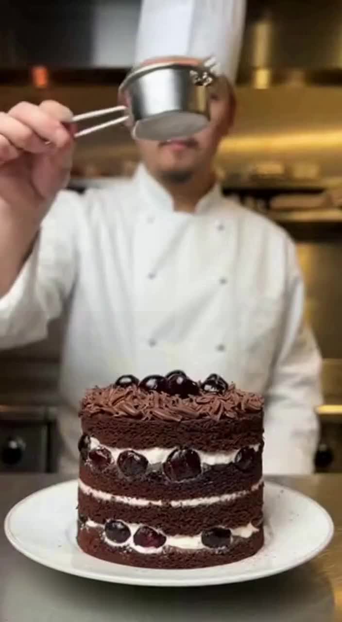 量杯凑近蛋糕,甜也需要精准吗?