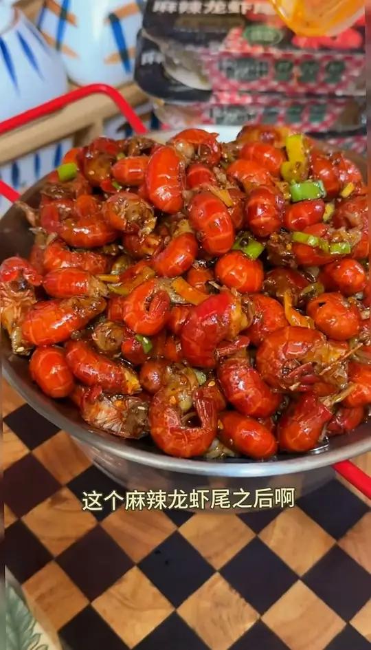晚上馋了就吃这个天海藏麻辣小龙虾龙虾尾麻麻辣辣夜宵太好吃了嘎嘎好吃