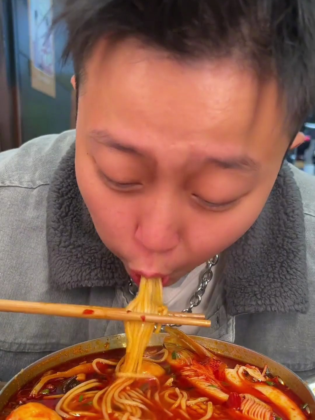 终于吃到重庆火锅米线了