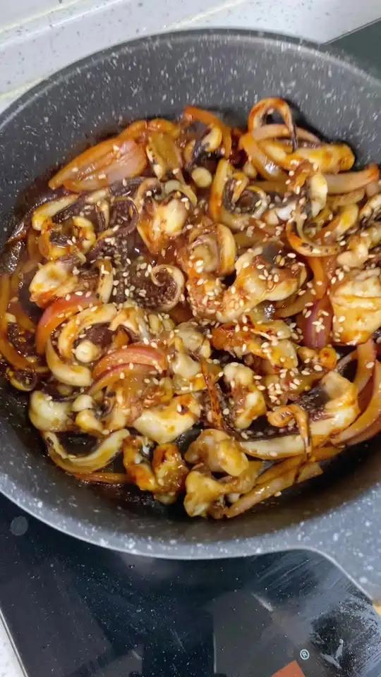 今日份减脂晚餐韩式辣炒鱿鱼须。吃瘦不饿瘦 学会快去试试吧 好身材吃出来 减脂餐 合理饮食营