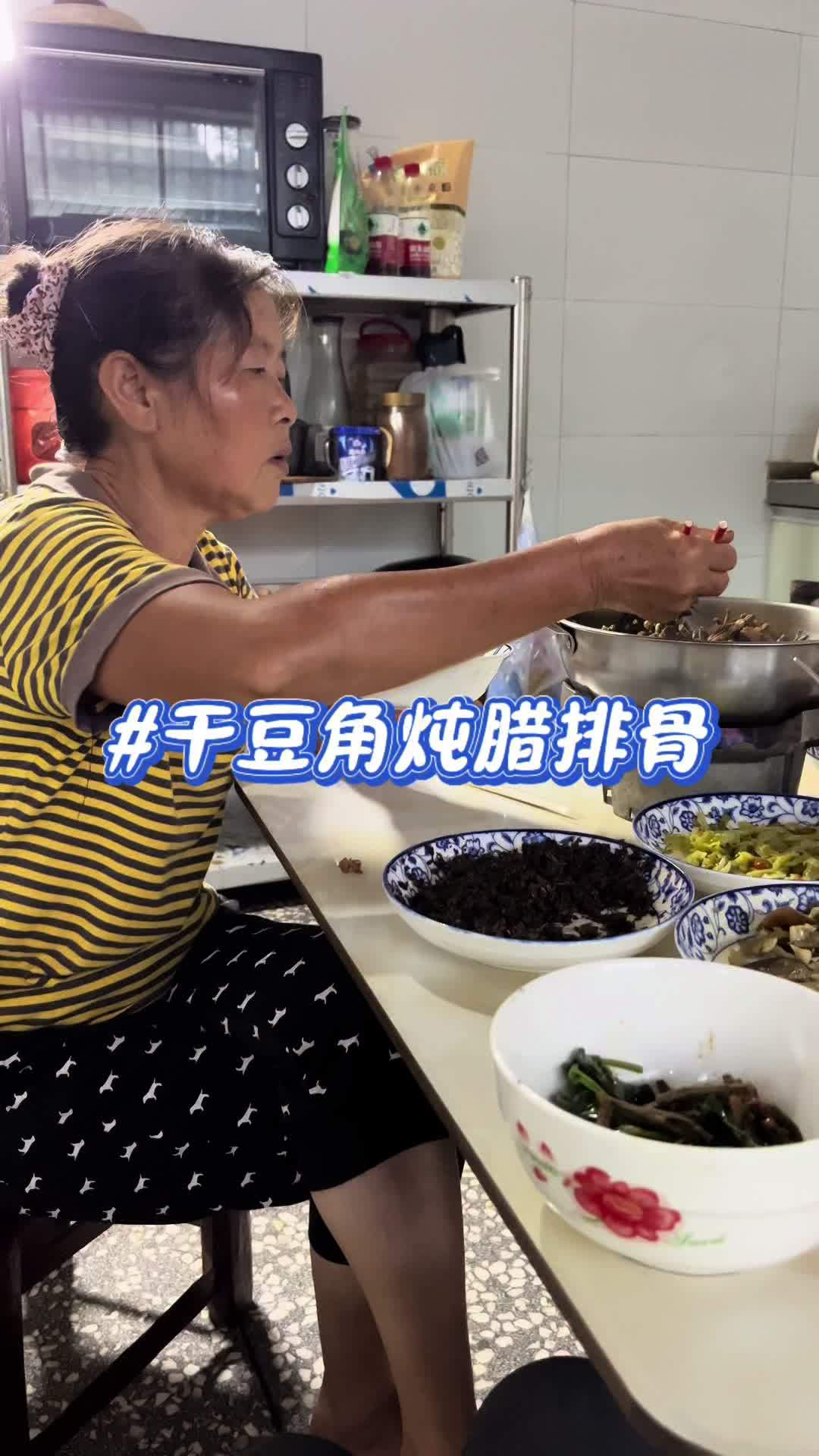 干豆角炖腊排骨,香的嘞 记录真实生活 农村生活 好物推荐