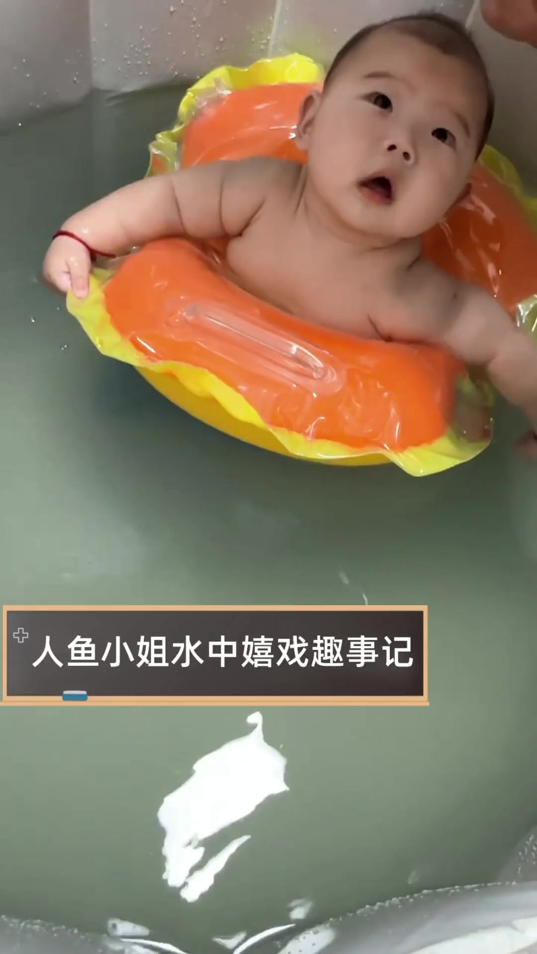 人鱼小姐水中嬉戏趣事记