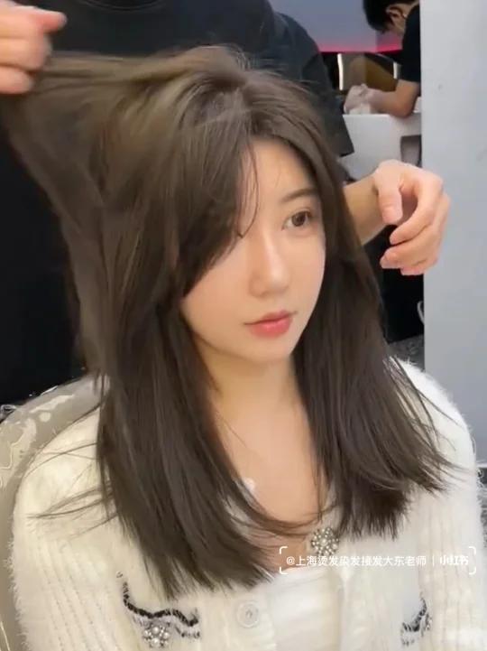 可扎可散的中长发发型锁骨发 今日分享一款高级感剪裁的发型 今日发型 小姐姐都爱的一款锁骨发