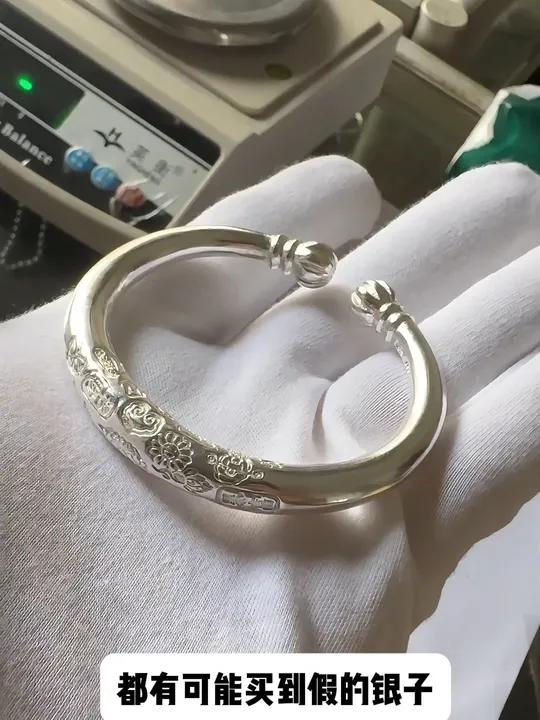 你还在看钢印来辨别银手镯的真假吗