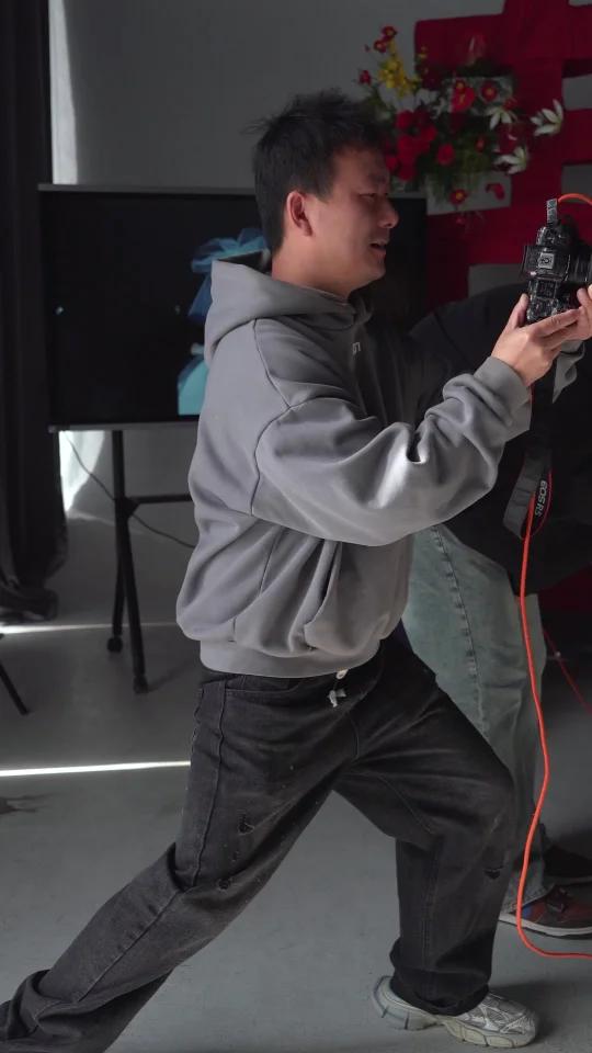 样片预告|爱惨了DENISE复古鱼尾油画婚纱照