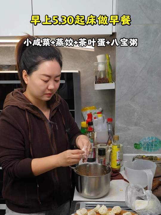 今早五点半起做早饭，佩服天天早起的妈妈