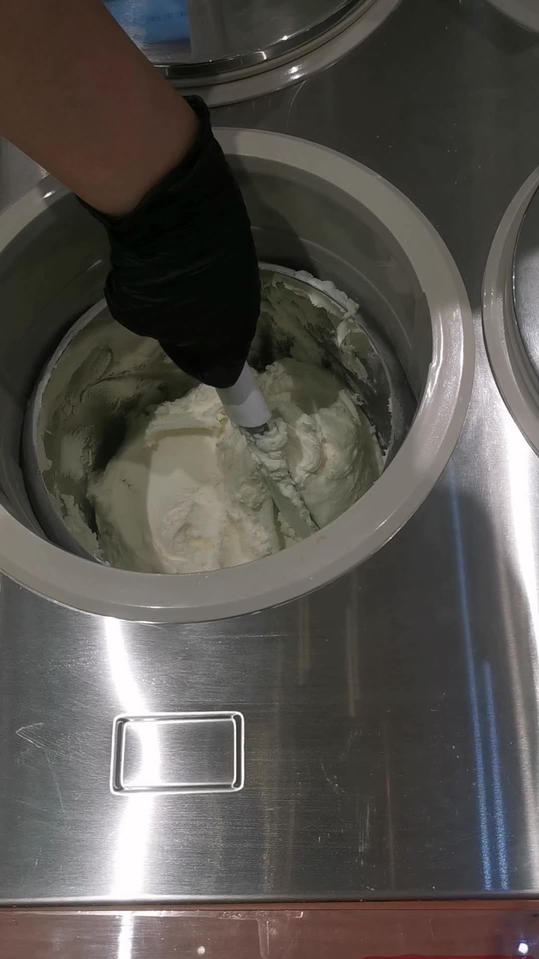 听说现在19.9可以吃双拼,上周花28吃了一个野人先生冰激凌的我轻轻地碎了。#吃喝玩乐分享