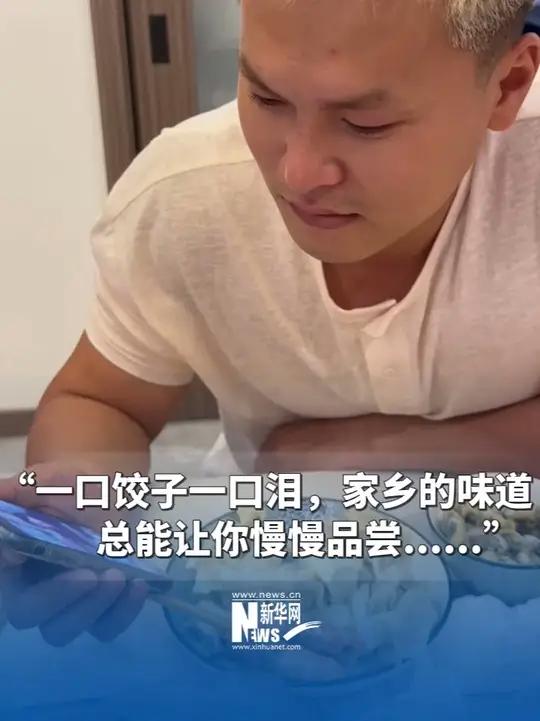 博主回到老家,发现小时候的朋友都已外出打工,联系了好朋友的妈妈,带上他妈妈做的饭远赴长沙,