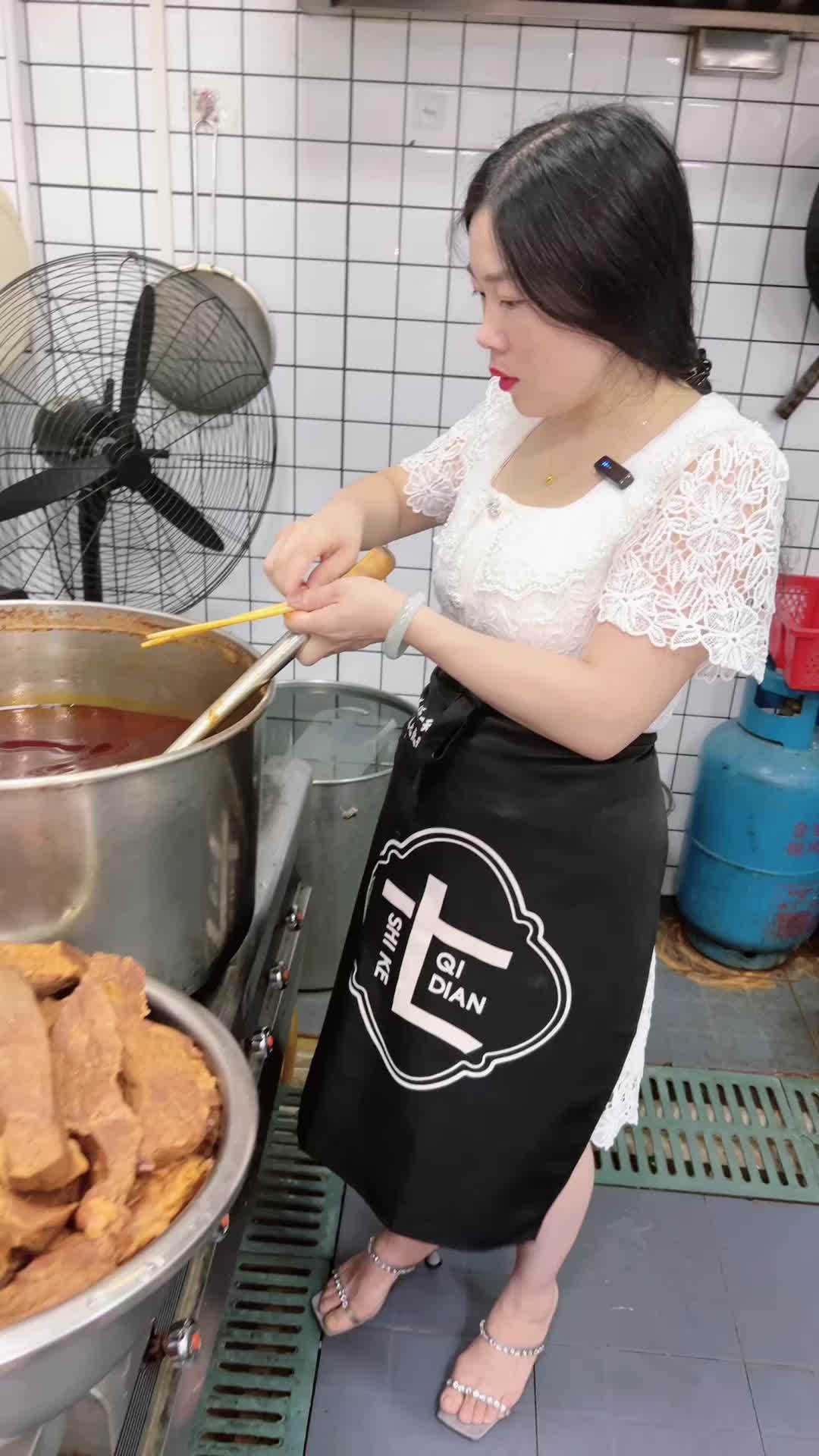 我是小翠,在武汉做早餐十几年,每天都可以实操课程,门面协助选址,还有装修设计,开业师傅上门