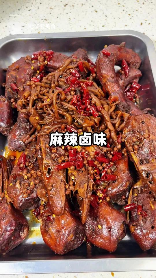 在家复刻的黑鸭卤味,真的跟外面买的一模一样,又甜又麻又辣