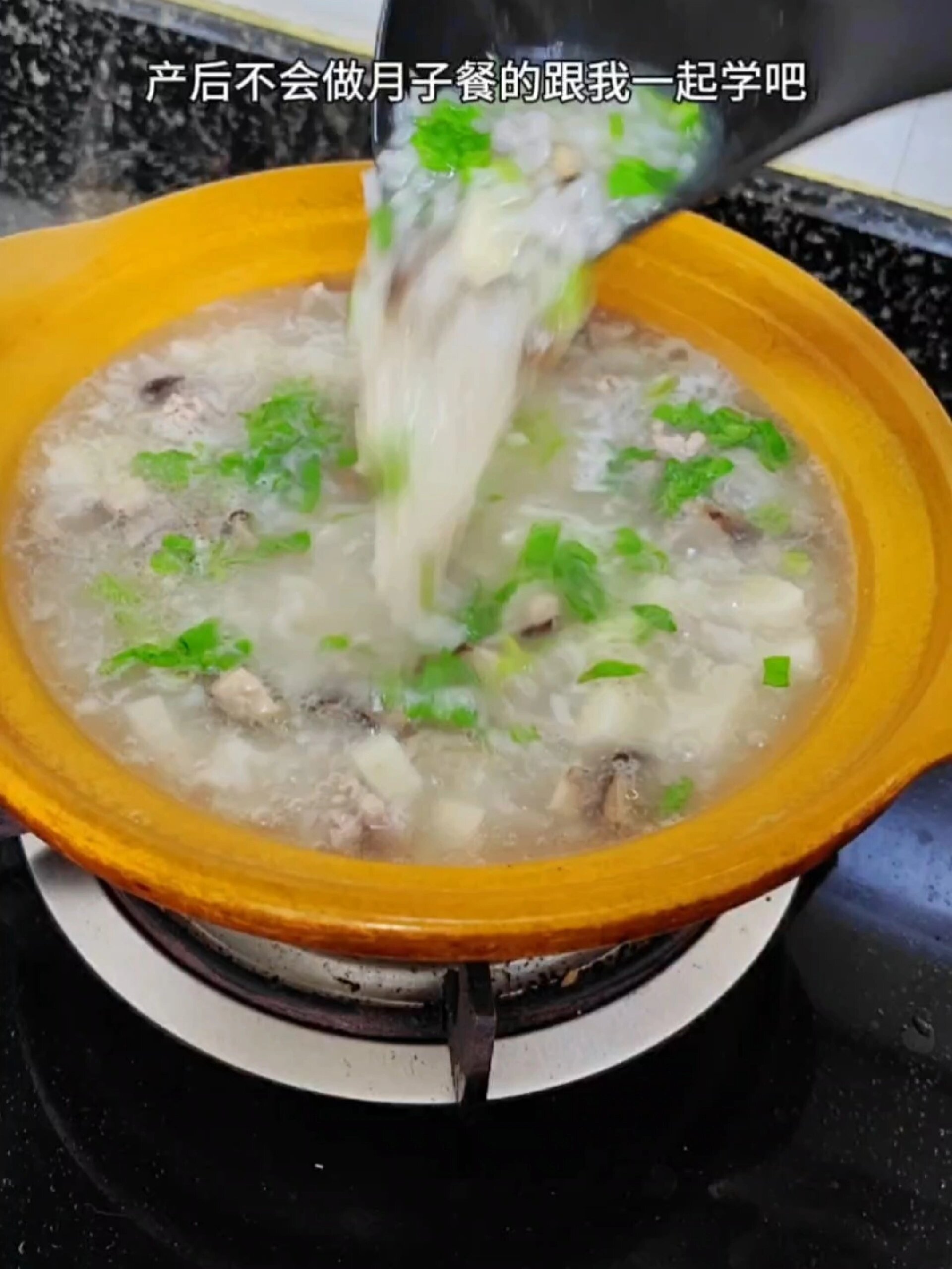 产后第二天,早餐来一碗山药瘦肉粥!