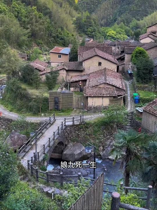 岁月的风霜染白了你的头发,染不了的是你爱儿女的心;时间的流逝把你的青春耗尽,耗不完的是你那