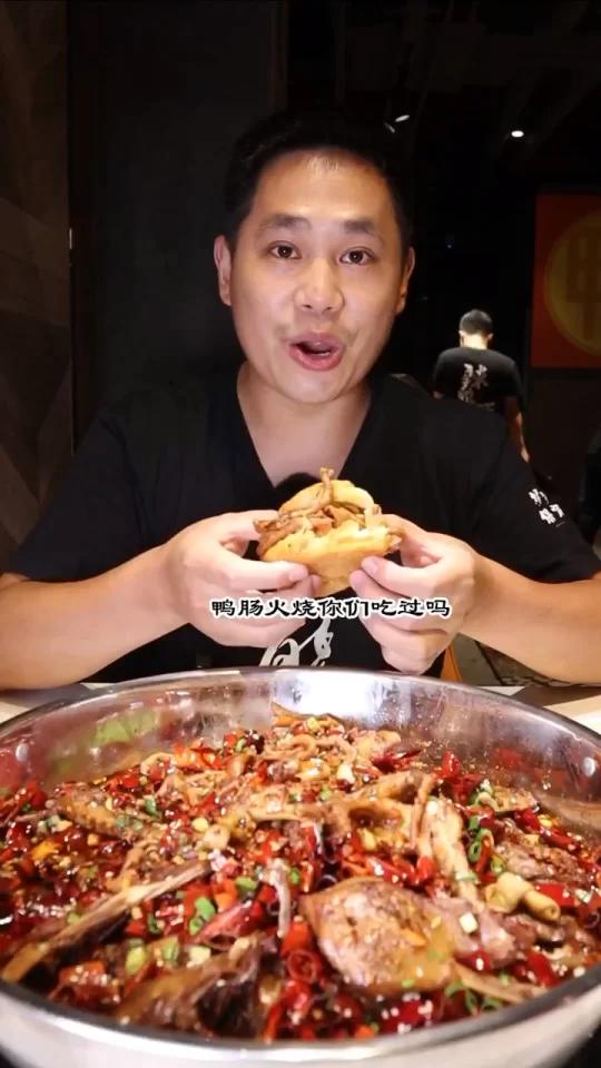 保定翠园街干锅辣鸭头,鸭肠火烧太好吃啦