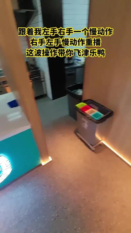 津乐鸭招牌鸭腿鸭肠炒饭,现价只要16.66元。鸭肠尖椒炒饭,香辣得很,吃一口就停不下来。这