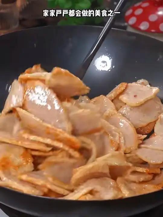 这个菜我相信只要吃过没有人不爱上,真的太香太好吃了,不爱吃饭的我都吃上几碗米饭囤好货过大年