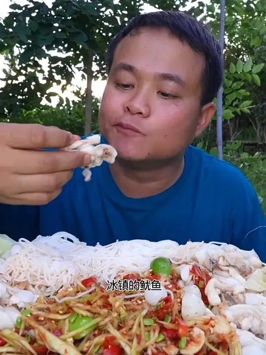 特辣凉拌木瓜丝米粉冰镇鱿鱼 抖音美食创作者泰国大叔泰国美食内容启发搜索种草激励计划