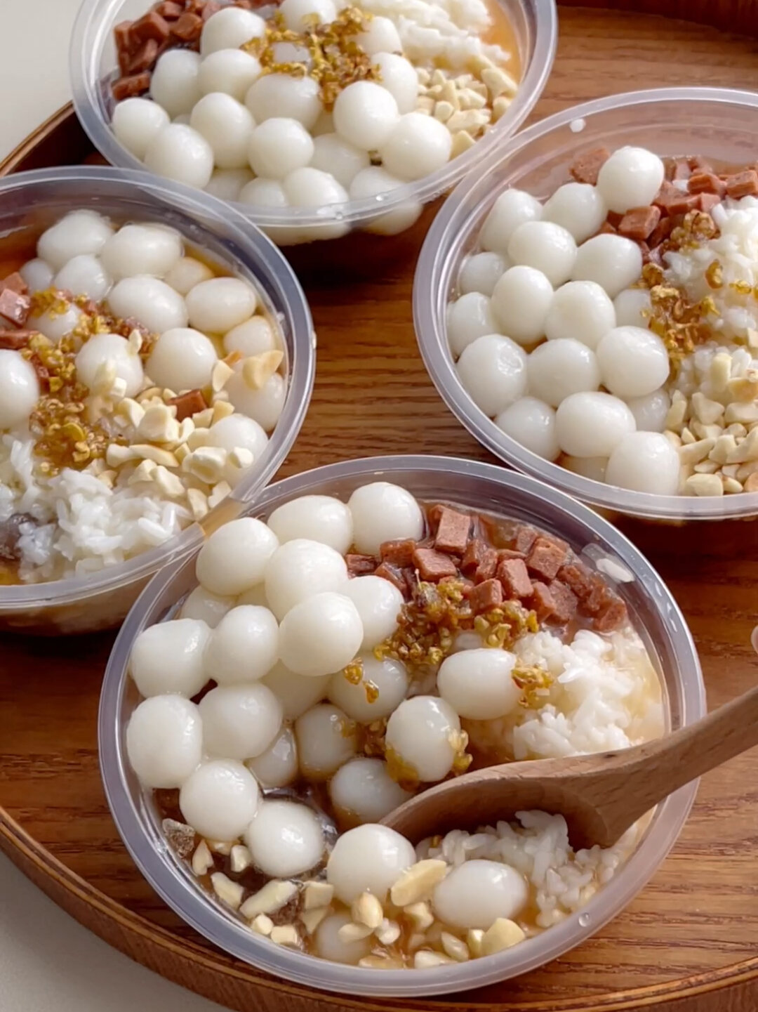 网红甜品清凉解暑桂花酒酿冰汤圆超赞